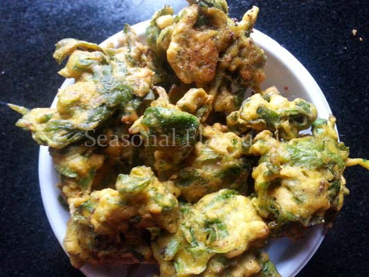 Palak Pakoda – Crisp Spinach Fritters | Palak Pakora With Spinach Leaves