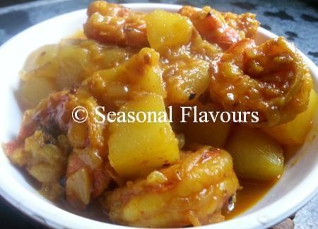 Chingri Macher Bati Chorchori | Bengali Prawn Curry With Potatoes