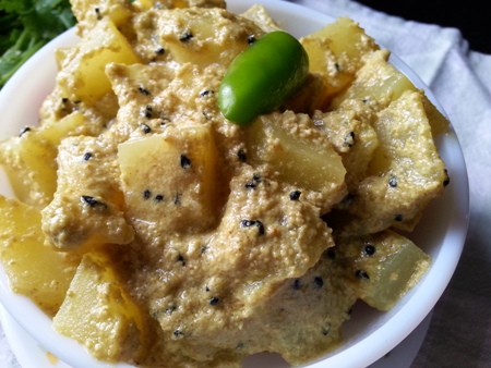 Aloo Posto Bengali Recipe – Potatoes Cooked In Poppy Seed Paste