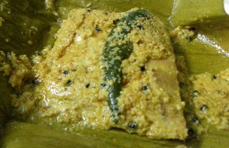 Bhetki Macher Paturi – Bengali Fish Wrapped In Banana Leaf | Fish Paturi