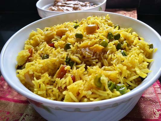 Basanti Pulao – Bengali Sweet Yellow Pulao | Holud Mishti Pulao