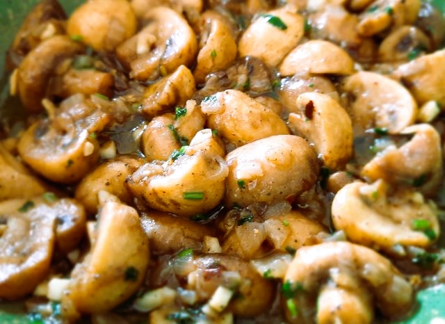 Butter Garlic Mushrooms – Sauteed Mushrooms Glazed With Garlic Butter